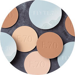 Circles of pressed finishing powder and their compacts